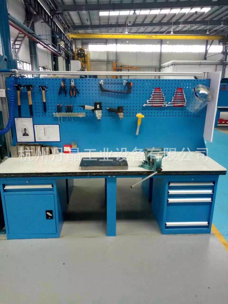 防静电工作台车间钳工工作台组装工具桌操作台维修工作桌带挂板灯-阿里巴巴