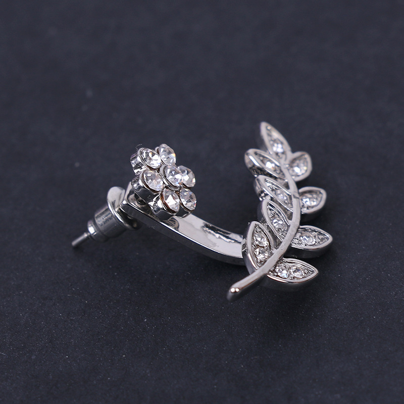 Silver pointed spike labret stud material detail