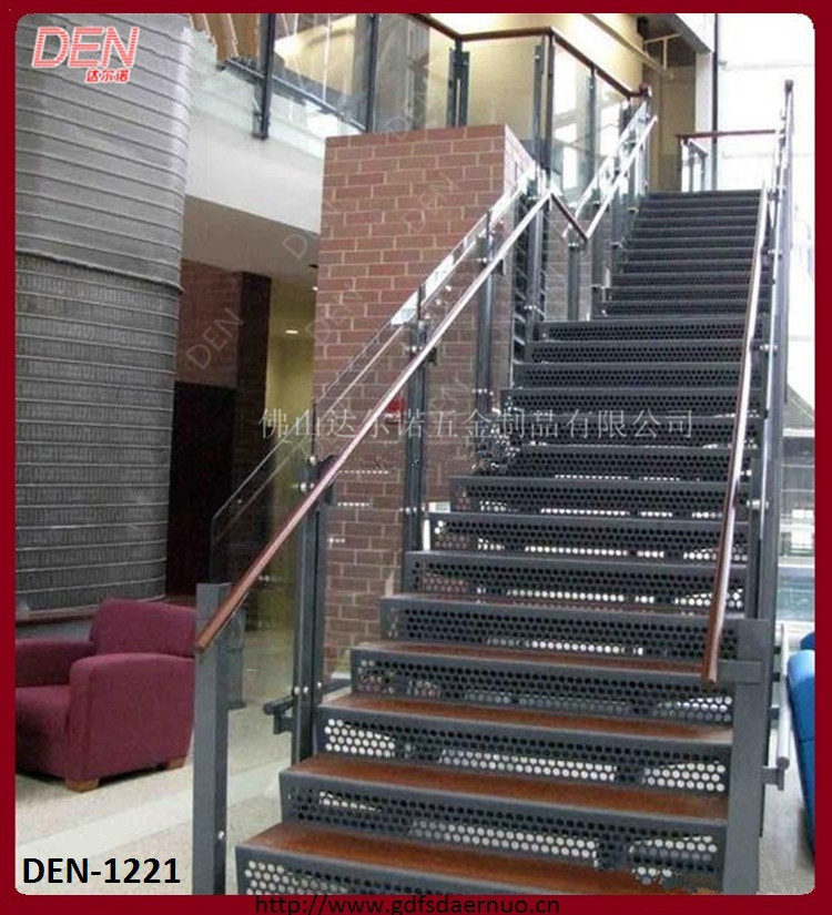 专业制做室内外双钢板玻璃楼梯，包括钢板楼梯、钢木楼梯和双梁楼梯