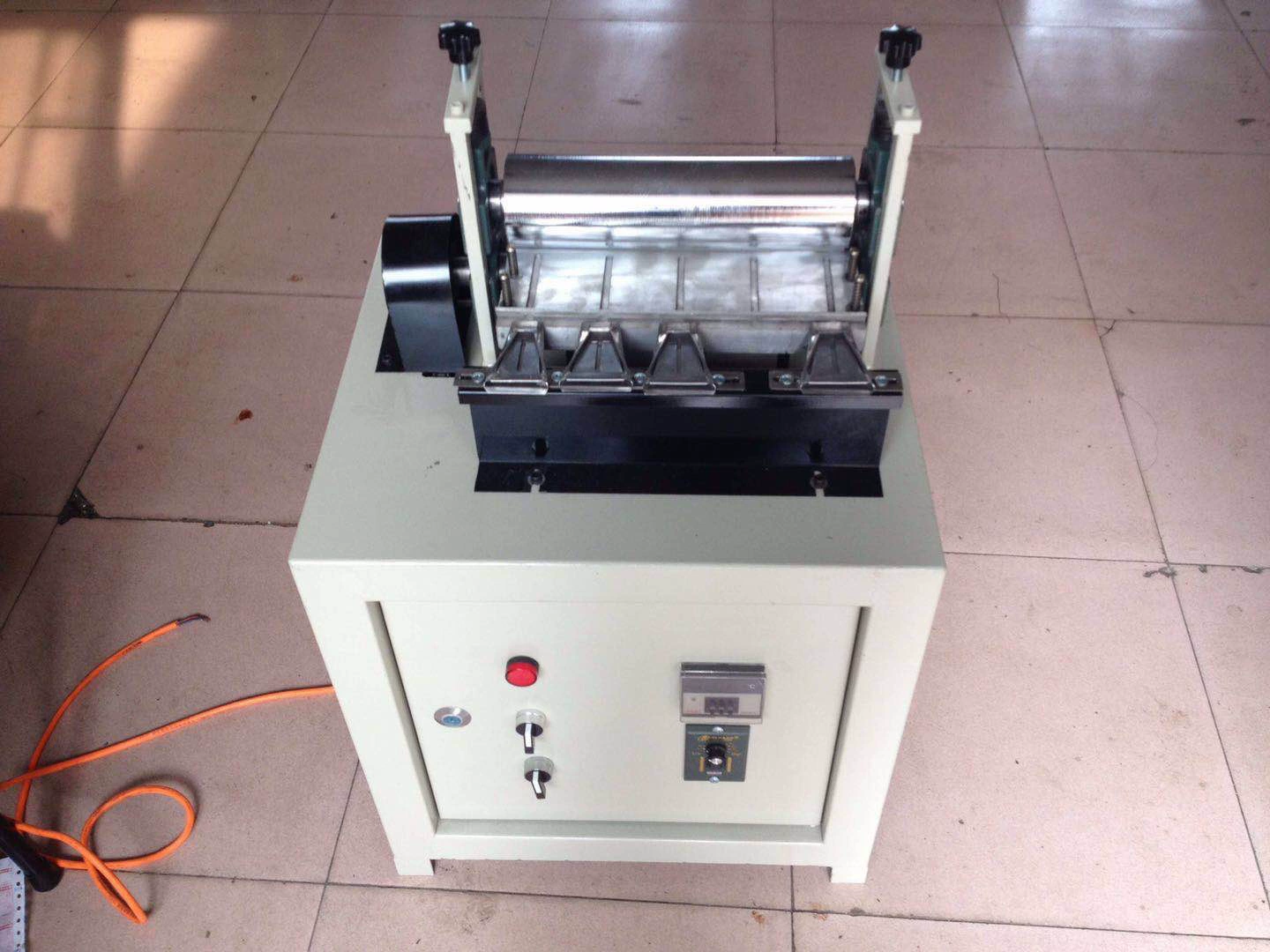 Производитель производит и оптовая продажа индивидуальной нажимной пластины для шляпы с потолочной машиной, небольшой клейкой машиной