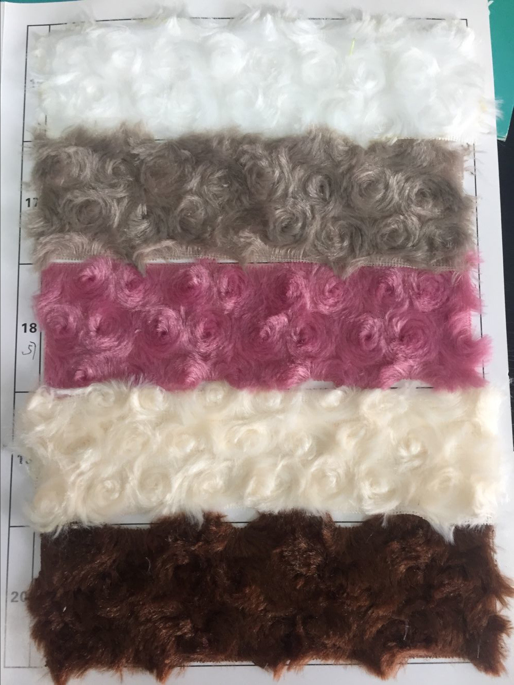 Suministro cepillado PVVelvet engrosada cepillado super suave Rosa terciopelo urdimbre tejido de terciopelo de punto Zapatillas Zapatos y sombreros tela de juguete de peluche
