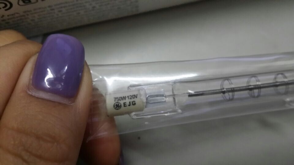 Professional seller of original imported Daylight color matching fluorescent tubes, 6500K color matching fluorescent tubes, 750W 120V.