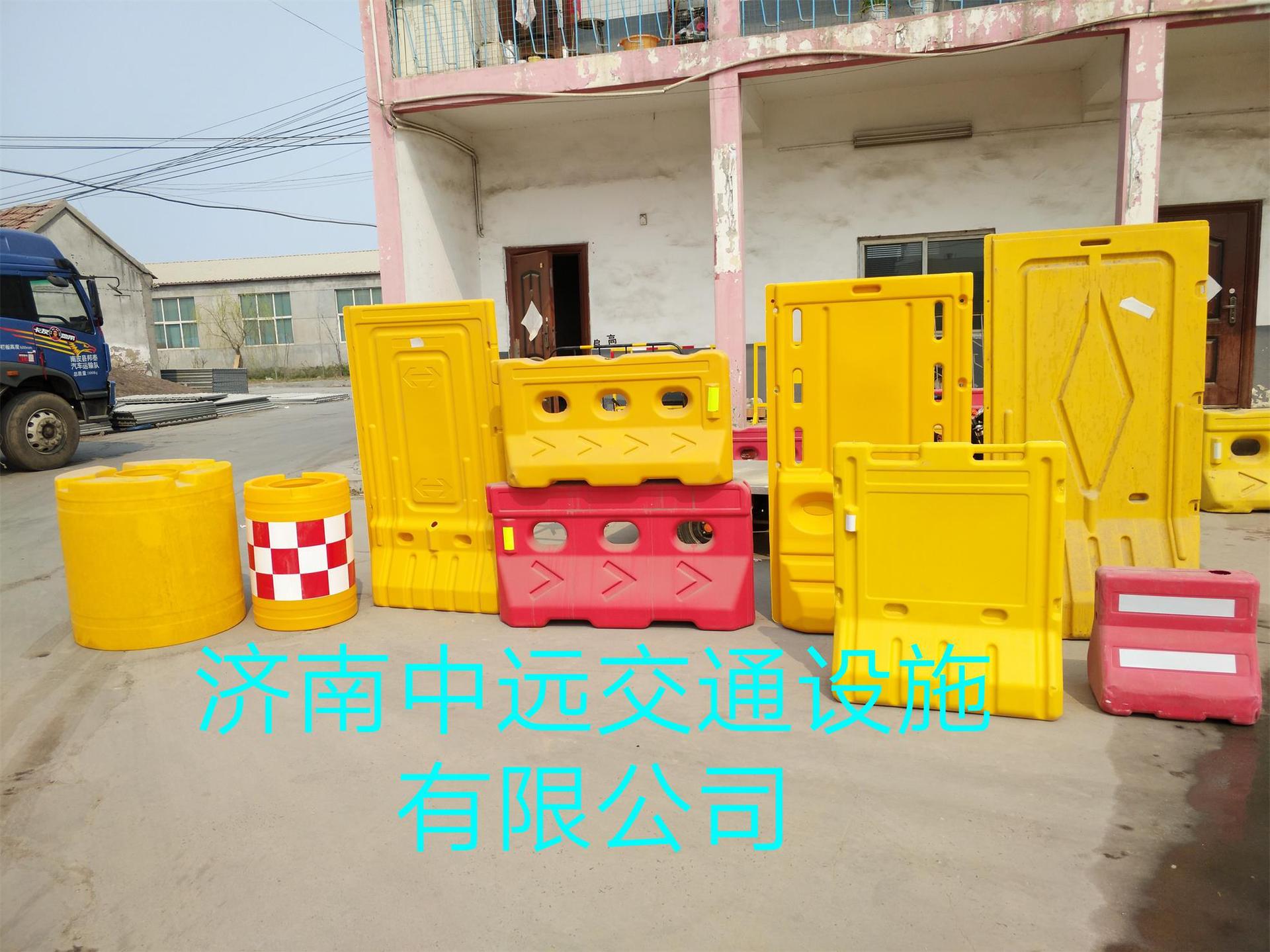 交通设施生产厂家 塑料注水围挡批发 全新料市政围挡价格水马围挡