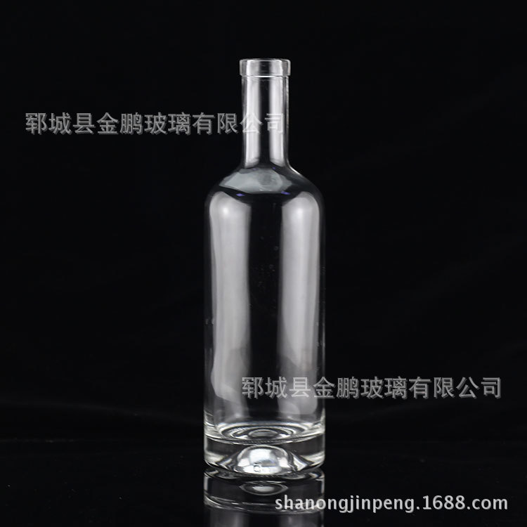金鹏玻璃厂家生产新产品空洋酒瓶 伏特加酒瓶