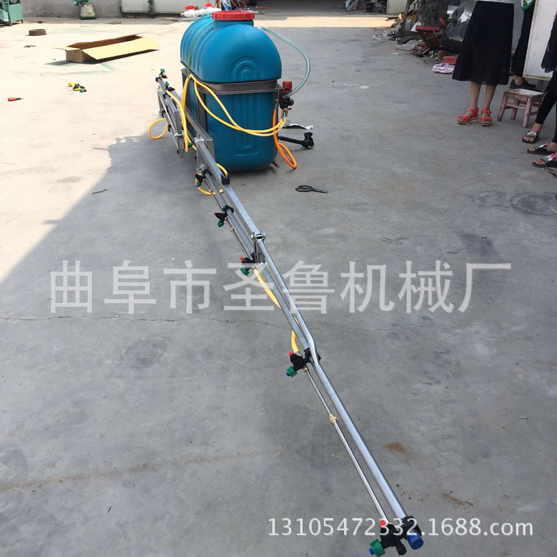 拖拉機(jī)噴藥機(jī)4