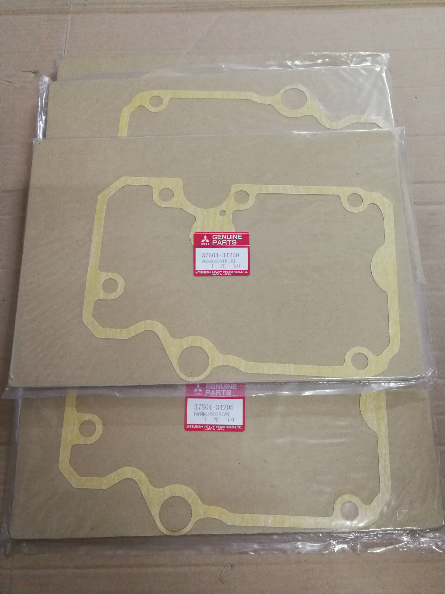 供应三菱S6R-PTA发动机摇臂室垫37504-31200