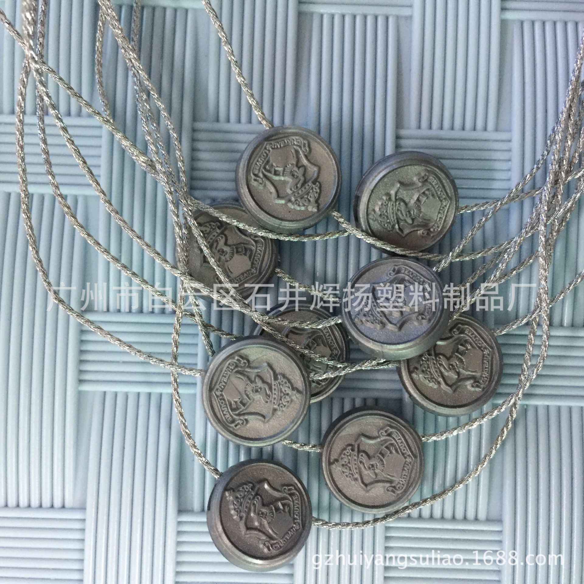 吊粒厂家 专业生产服装吊粒定 制带底纹刻字吊粒 银线吊粒丁U走