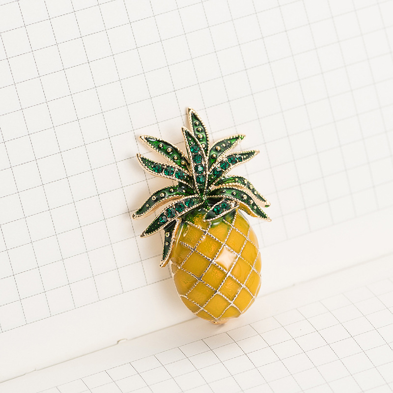 Korean Edition lemon fruit high-grade Sternum natural Pearl pineapple alloy Drip Brooch Clothing Accessories wholesale