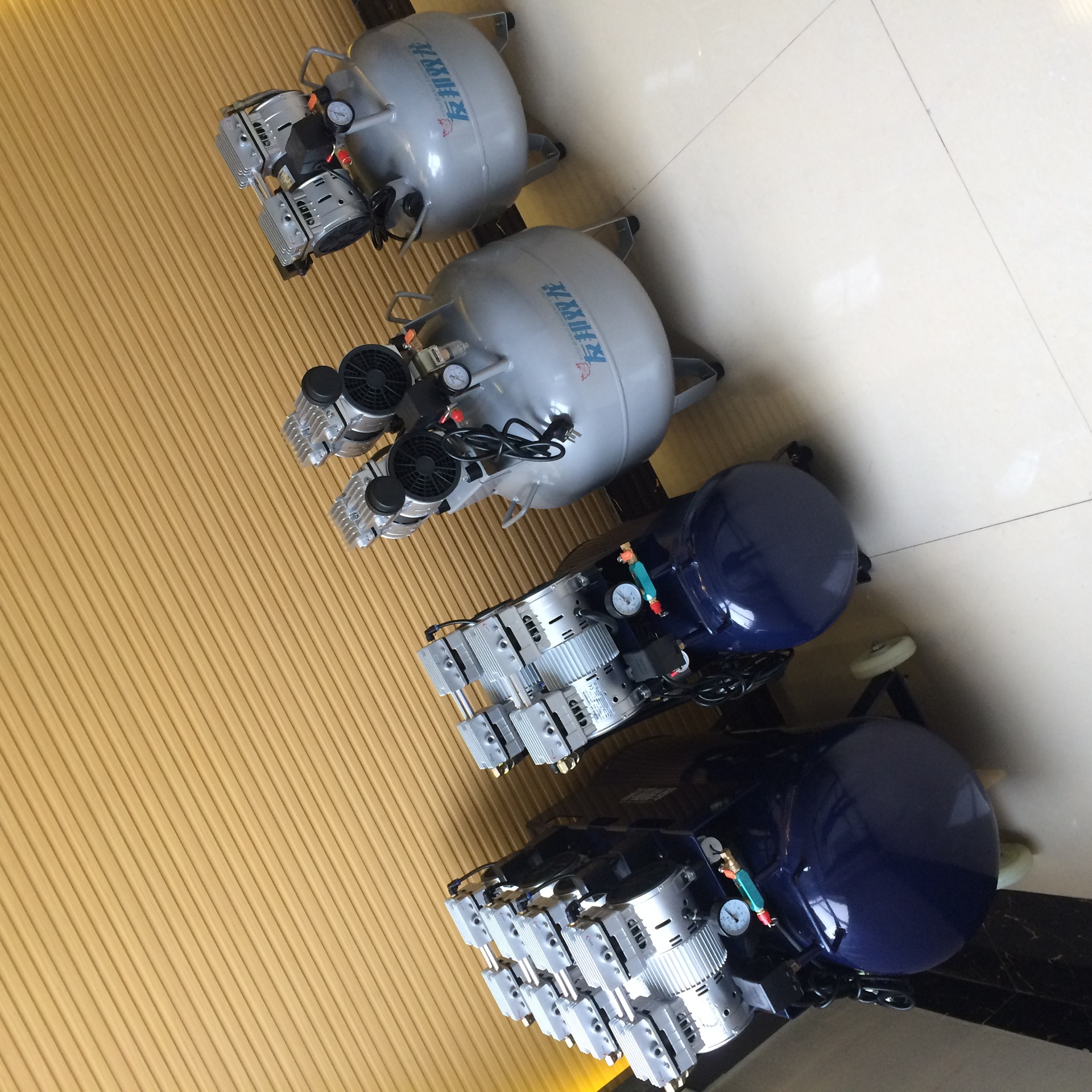 一拖二/一拖四/一拖八/一拖十医用静音无油空气压缩机