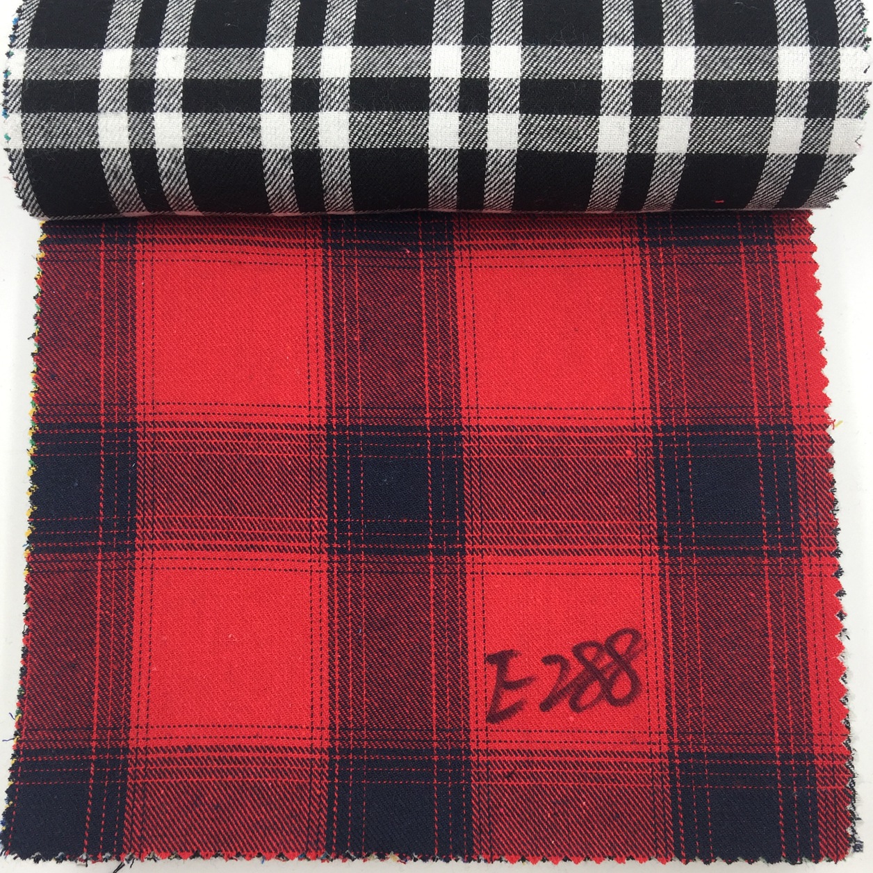 涤棉16S色织斜纹磨毛格子布 涤棉布磨毛布料 高档法兰绒格子布