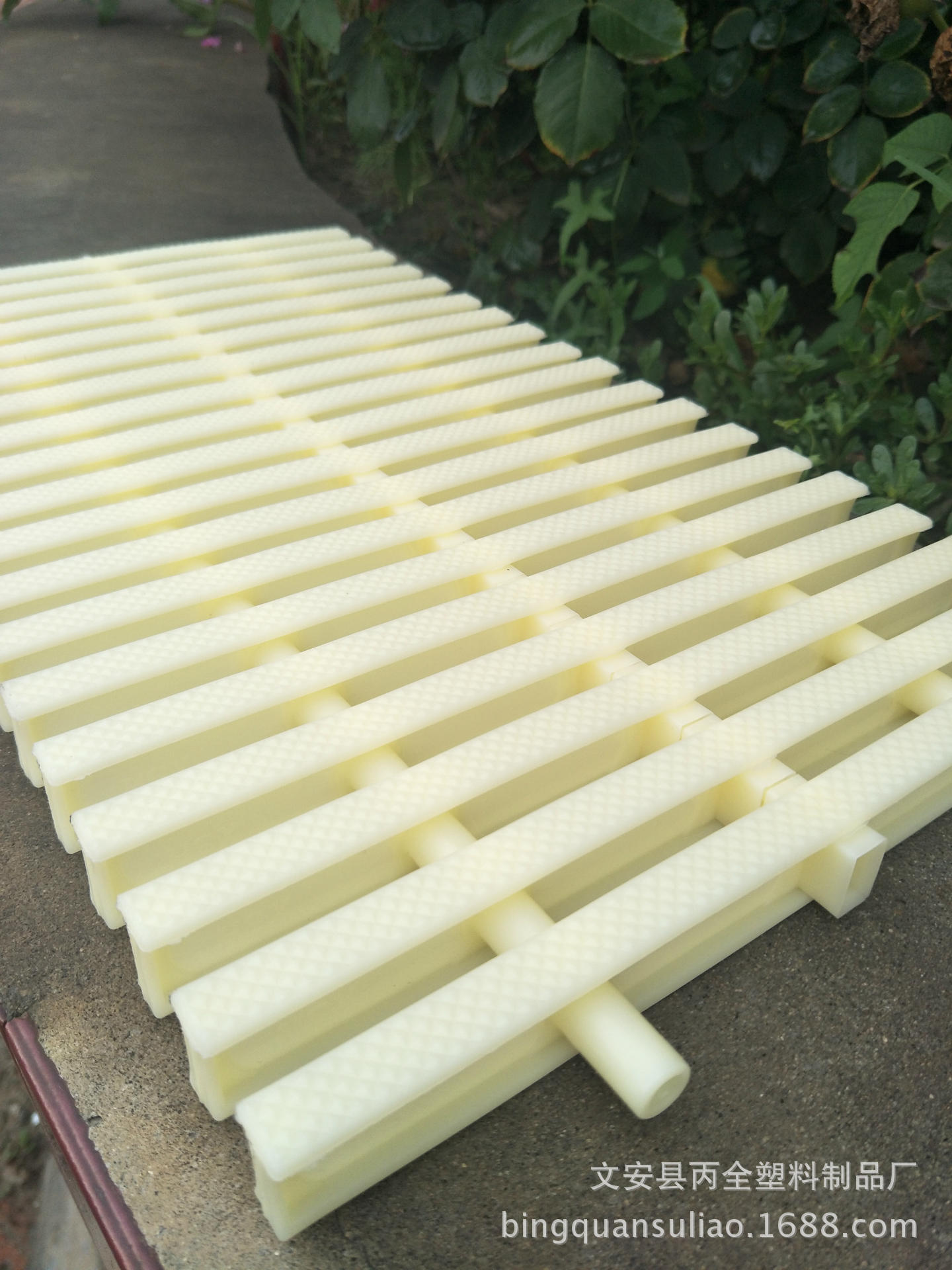 厂家批发ABS游泳池格栅泳池盖板防滑溢水格栅塑料排水篦子三接口