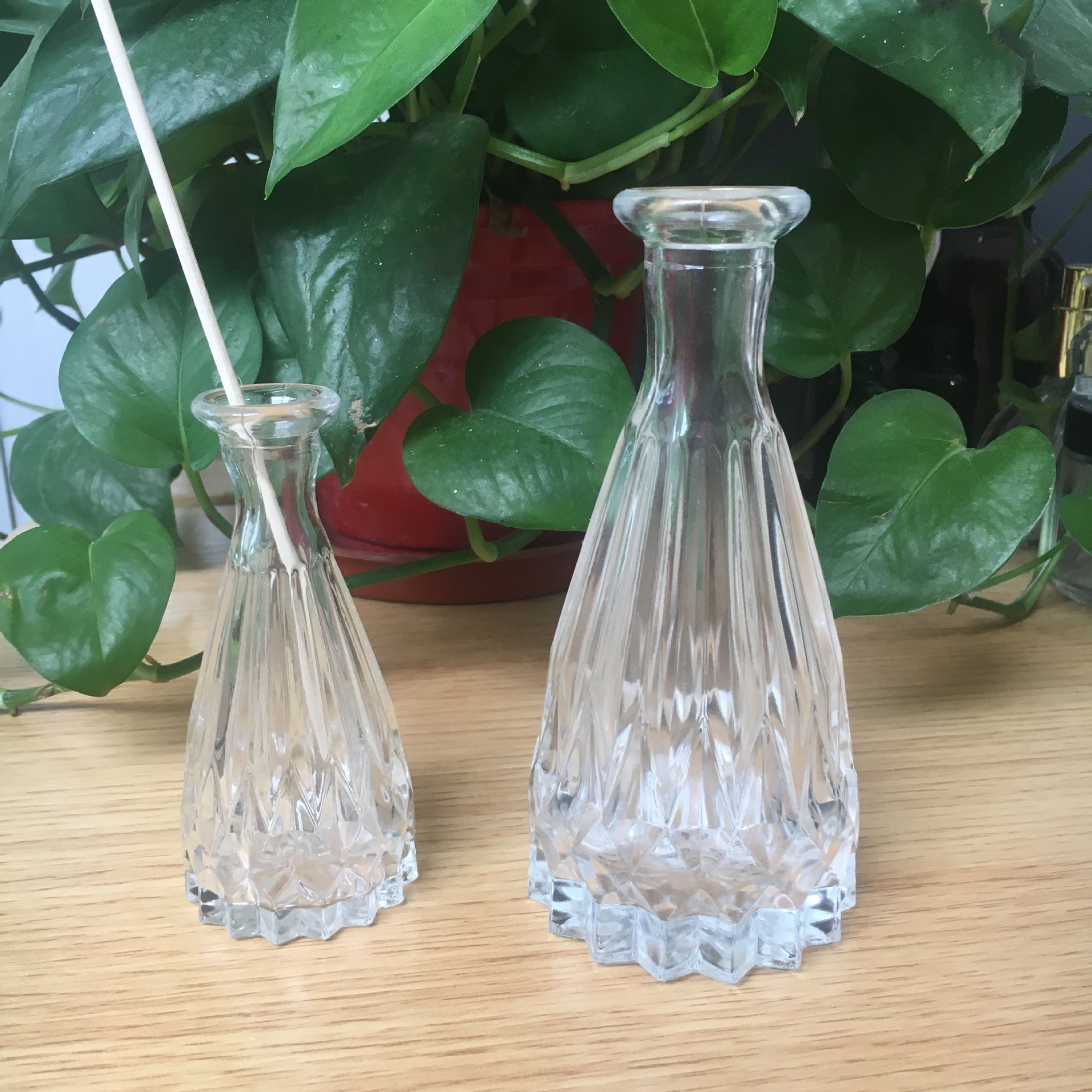 厂家供应小口花瓶玻璃 欧式复古彩色玻璃花瓶香薰瓶家居摆件150ml