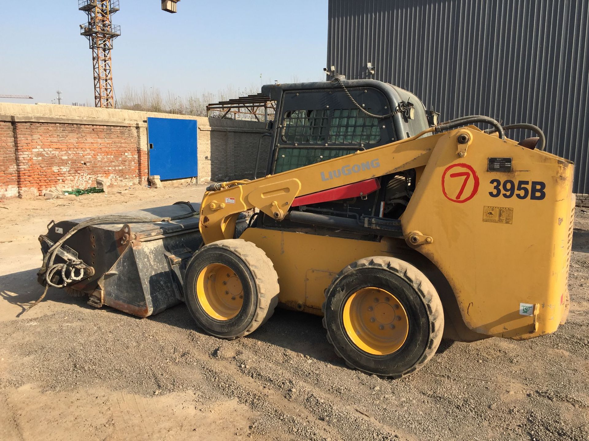 柳工395B滑移装载机.带铣刨机.开沟机.扫雪高抛.斜拉清扫机