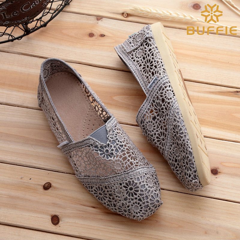 Zapatos de una sola capa de tela hueca de encaje europeo y americano zapatos de tacón plano transpirables de mujer color sólido cómodo casual color caramelo zapatos de primavera y verano envío gratuito