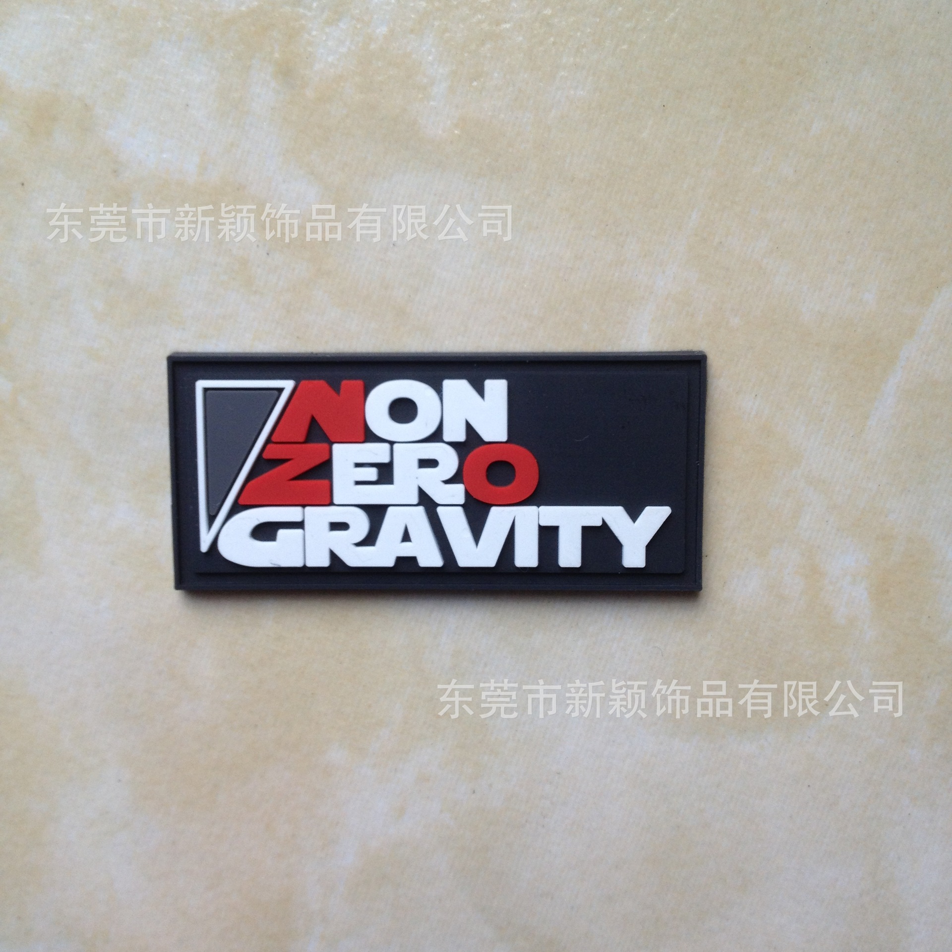 实质厂家供应PVC软胶硅胶滴胶滴塑手袋标牌胶唛胶标