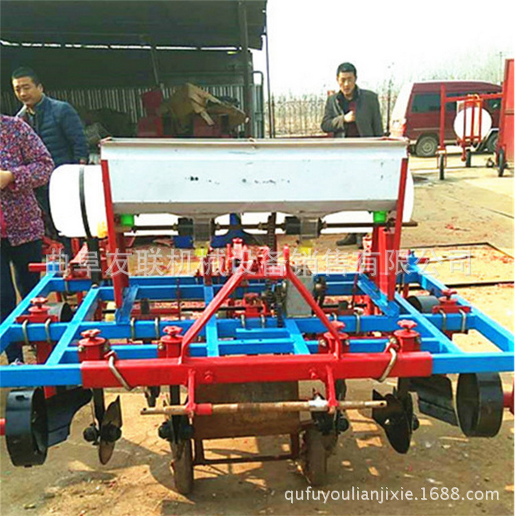 四行花生播种机 两垄四行花生喷药覆膜机 多功能播种覆膜机33