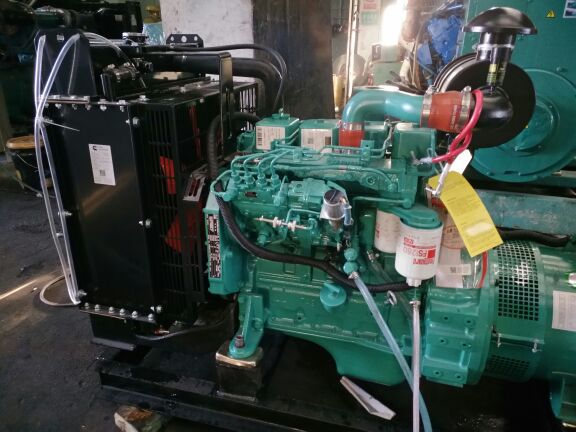 云南昆明康明斯24kW柴油发电机组