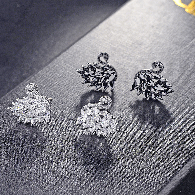 Fashion Crystal Swan Stud Earrings Swan Stud Earrings display picture 3