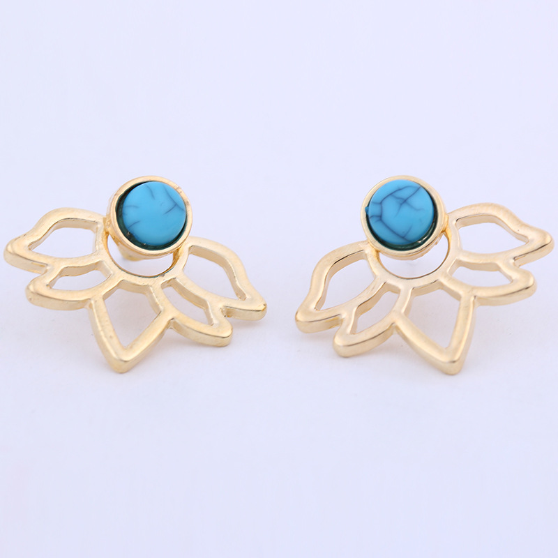 Pointed labret stud close-up product detail