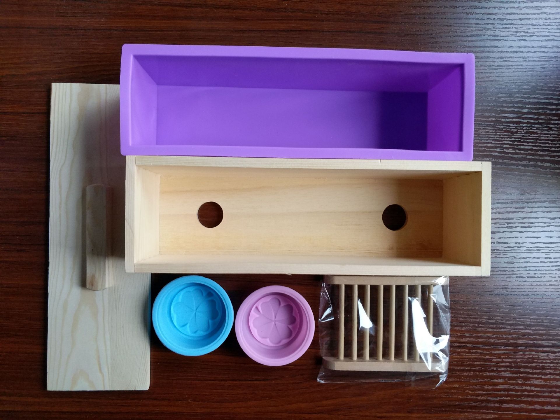 The first generation With cover Chieftain Package Wooden box with two holes+Tuba chieftain+2 Clover+Soap shelf)