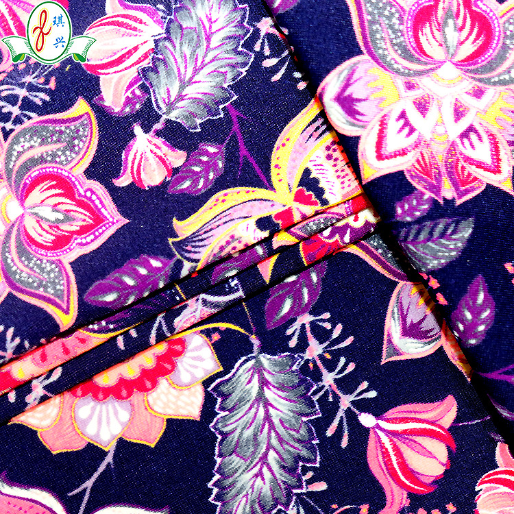 �¿���������ֲ��ӡ��Ӿװ���� ����ӡ�����ڰ��ڵ���Ӿ������Ů