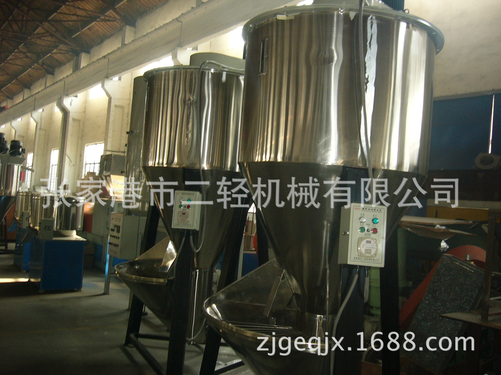 塑料颗粒色母破碎料混色立式混合机每次可混500公斤可定制