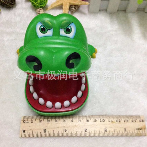 Tricky hand-biting shark, large finger-biting crocodile, children's street stall best-selling game table, creative tricking toys