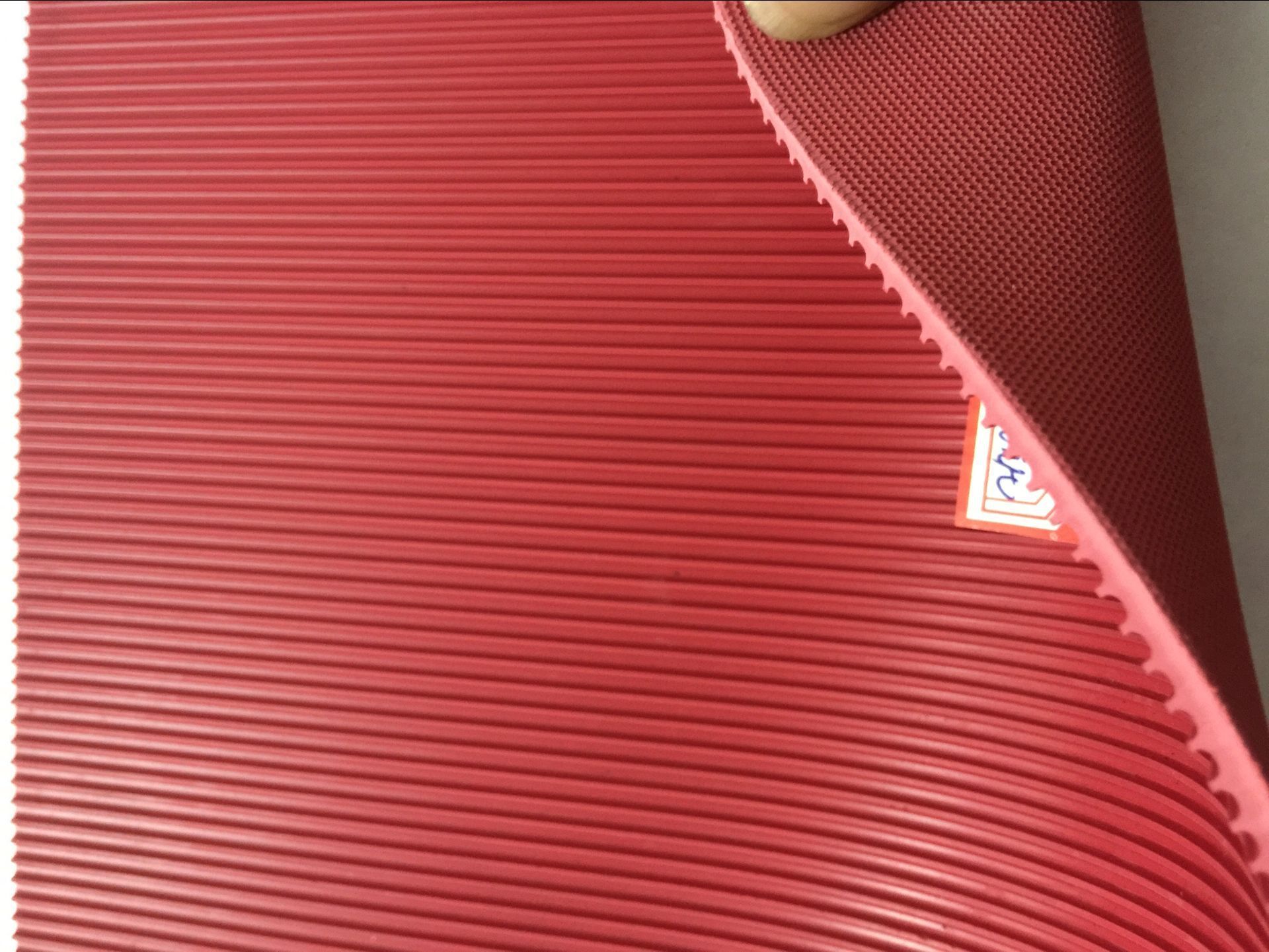 红色防滑橡胶板