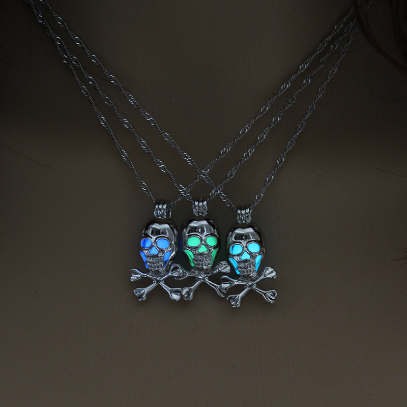 Hot-selling Luminous Openable Skull Pendant Halloween Luminous Necklace Wholesale Nihaojewelry display picture 5