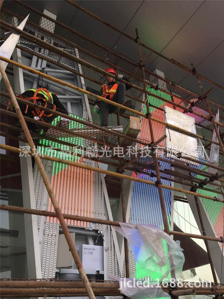 户外LED幕墙屏楼体LED灯条屏全彩LED格栅屏外墙LED像素灯条屏-阿里巴巴