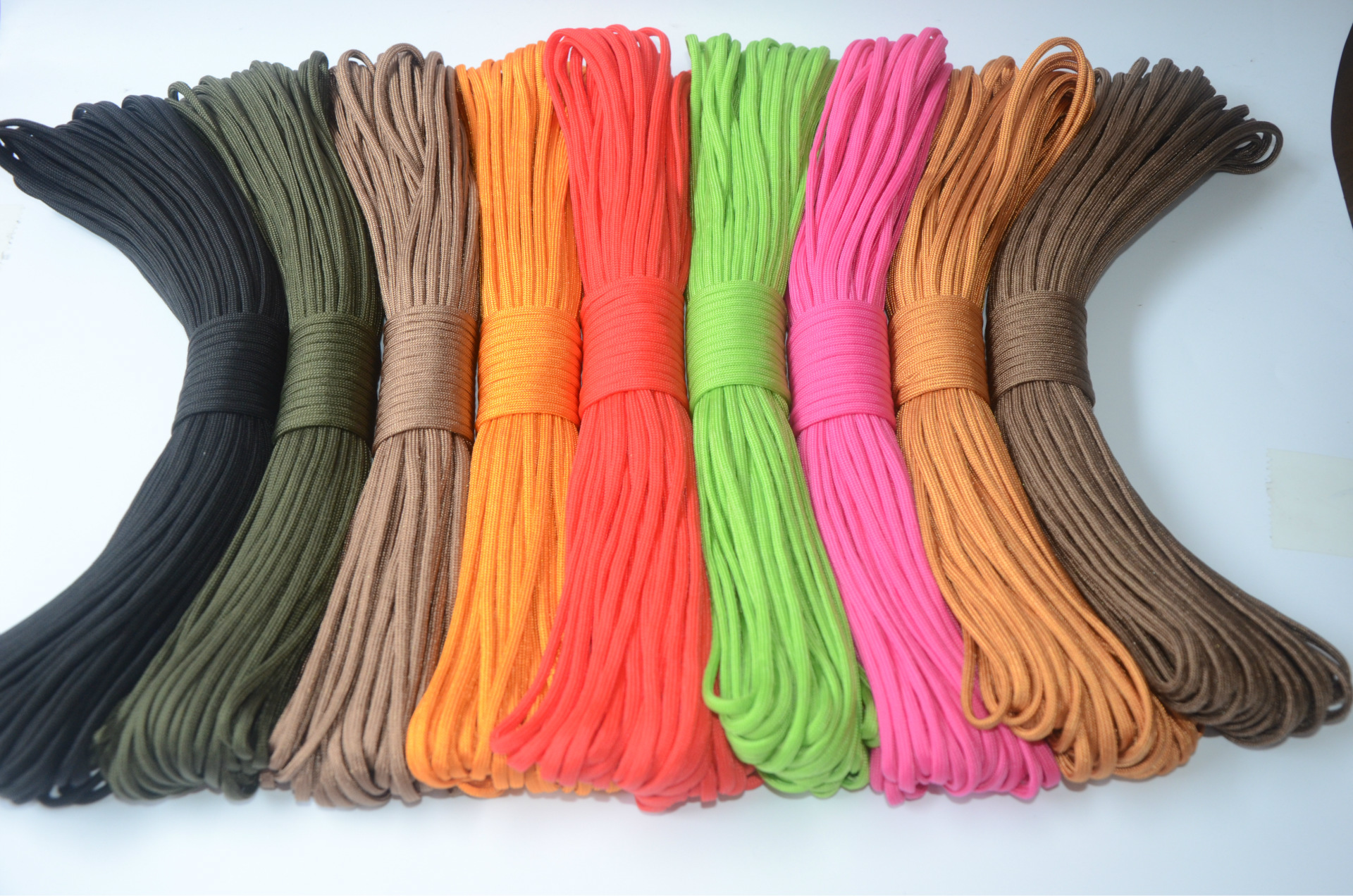 7七芯傘紐31メートル100フィート4mm屋外編みブレスレット用ひもで干しひも200色を縛る
