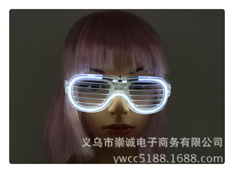 鍐峰厜鐧惧彾绐楃溂闀滅櫧鑹?