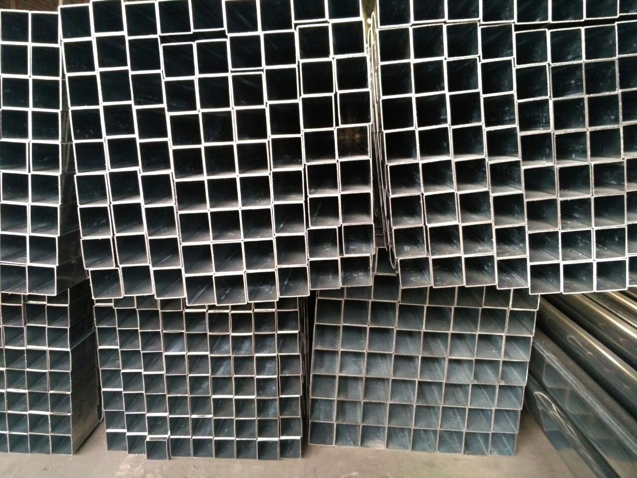 佛山镀锌板管生产厂家专业生产销售方管圆管各种异形管