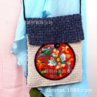 旅游饰品2025新款民族风草编包 绣花手机零钱包 云南女式斜挎包