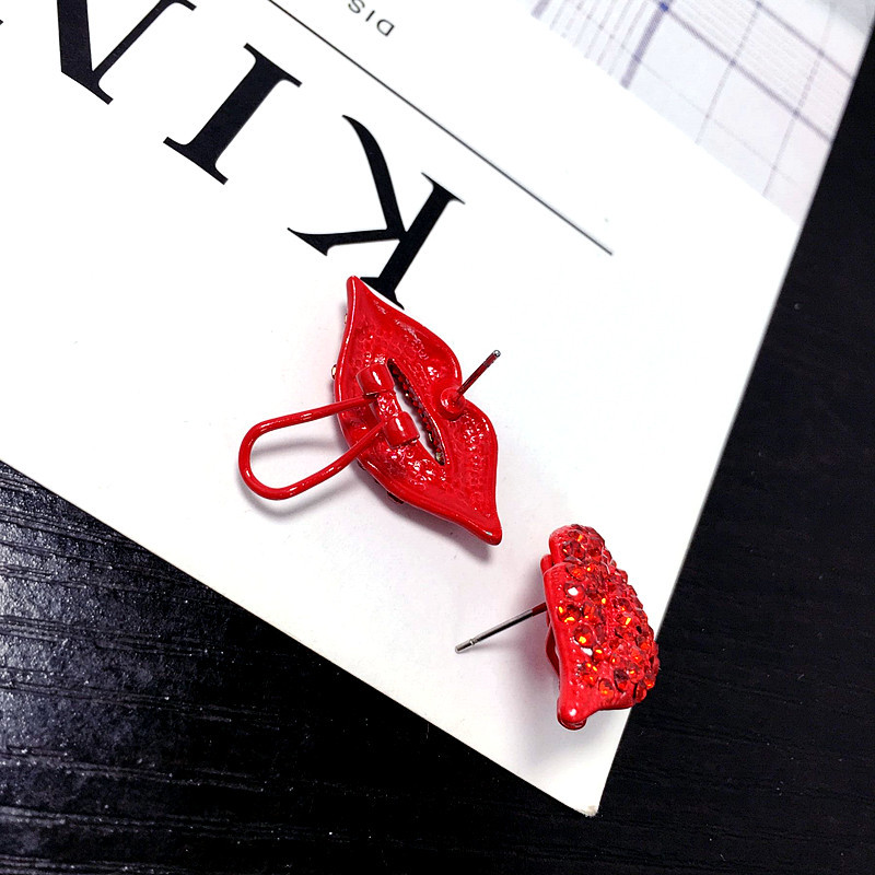 Korean Sexy Flame Red Lips Earrings Hypoallergenic Lips Earrings Exaggerated Fashion Earrings Wholesale Nihaojewelry display picture 6