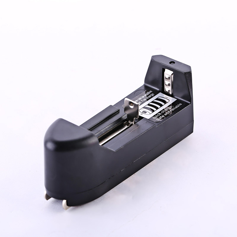 新款热卖强光手电筒用18650锂电池充电器 智能充电器厂家直销批