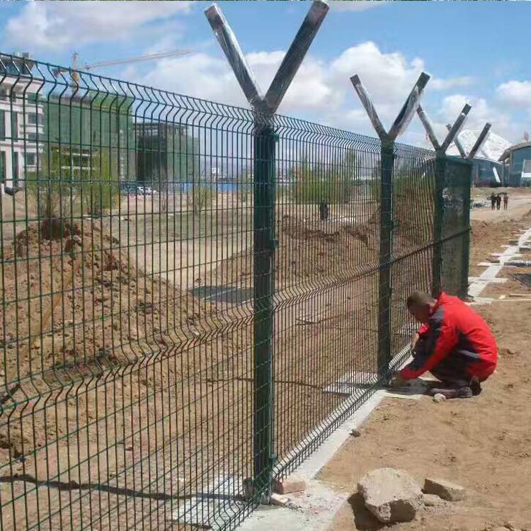 三角折弯市政护栏网 绿色围墙防护栏 低碳钢丝焊接网