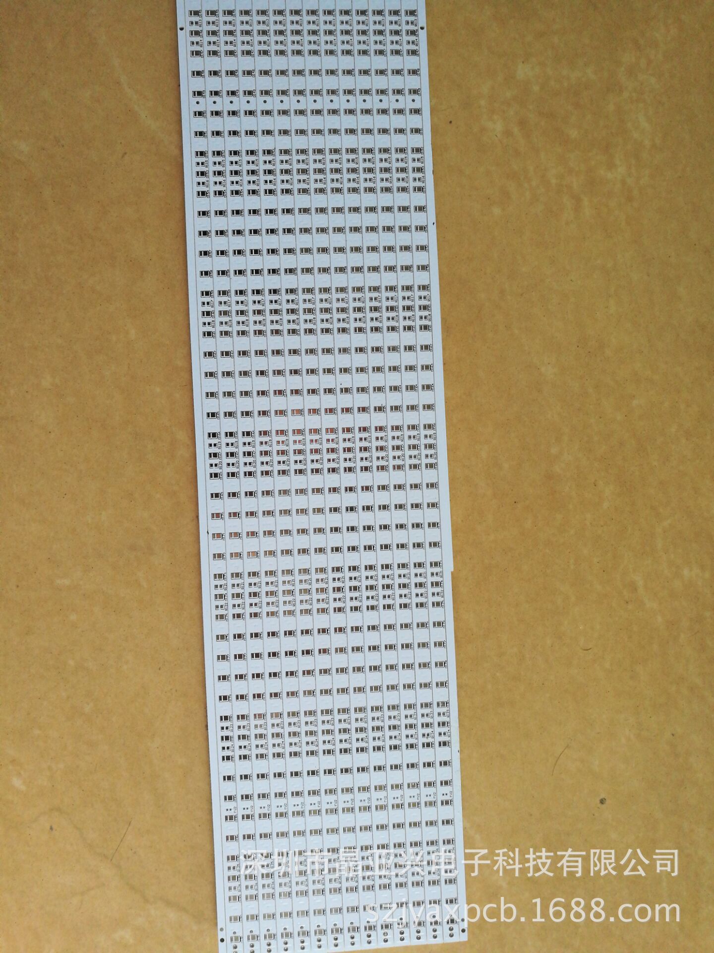 厂家专业生产1.2米超长PCB线路板。FR-4双面多层玻纤板