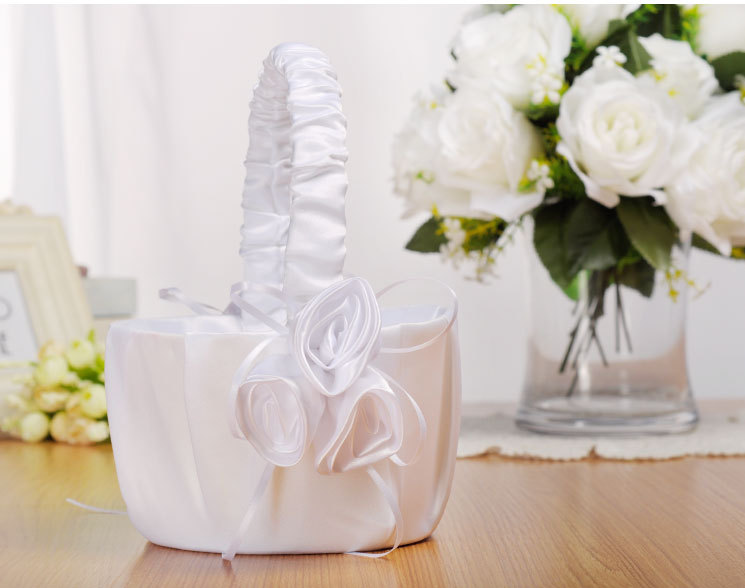 Factory direct supply of Western-style wedding flower buds, fabric flower girls, flower baskets, creative and simple bride flower baskets, wedding shooting props detail image 8