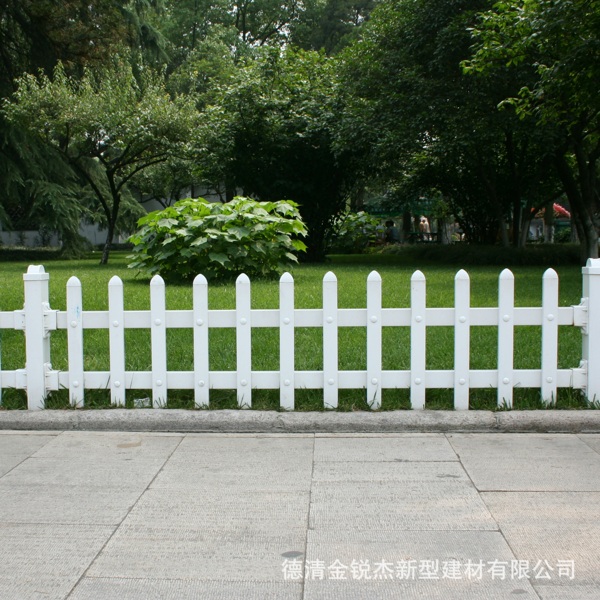 厂家供应白色PVC园林护栏街道绿化带市政小区草坪塑钢护栏