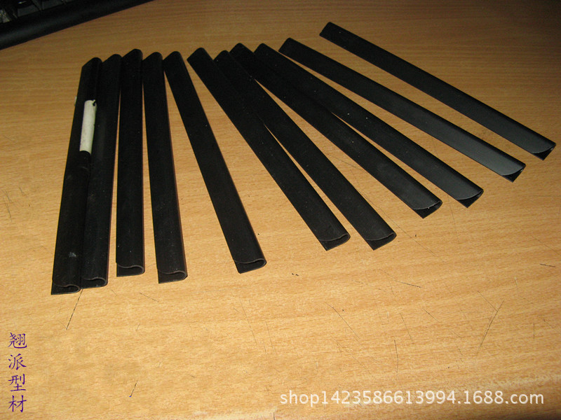 专业生产厂家生产各种形状不同颜色的塑料文件夹条-PVC文件夹45度