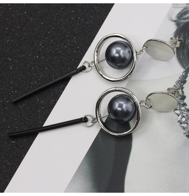 Fashion Girl Simple Geometric Three-dimensional Circle Pearl Long Earrings display picture 7