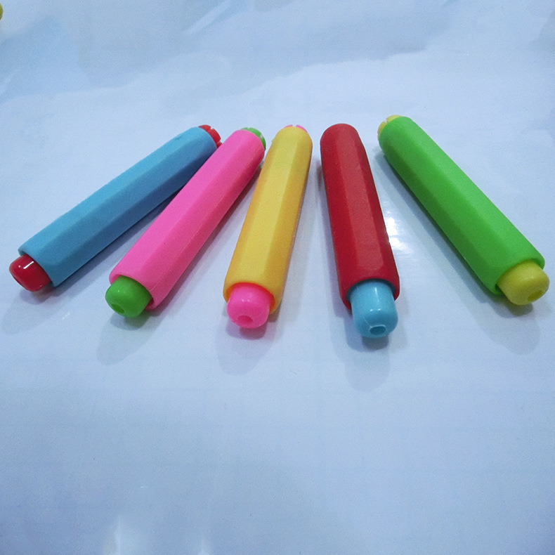 粉笔套不脏手彩色教师写字画板配件塑料粉笔套无磁粉笔夹一件代发|ru