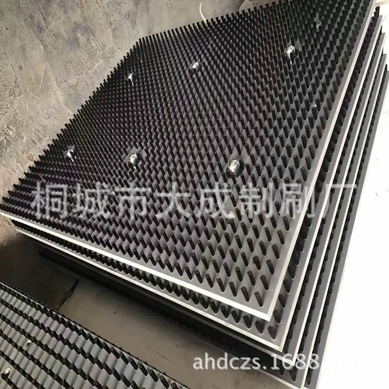 诚信厂家供应工作台毛刷 台面减震毛刷 弧度切割抗磨台面毛刷板