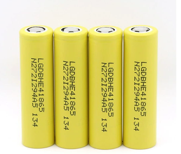 Аккумулятор LG HE4 18650 Power Lithium 2500 мАч 3,7 В можно использовать для разрядки оригинального аккумулятора током 30 А.