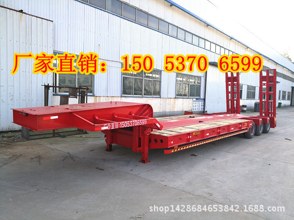 三桥板带爬梯的重型低平板运输半挂车参数图片