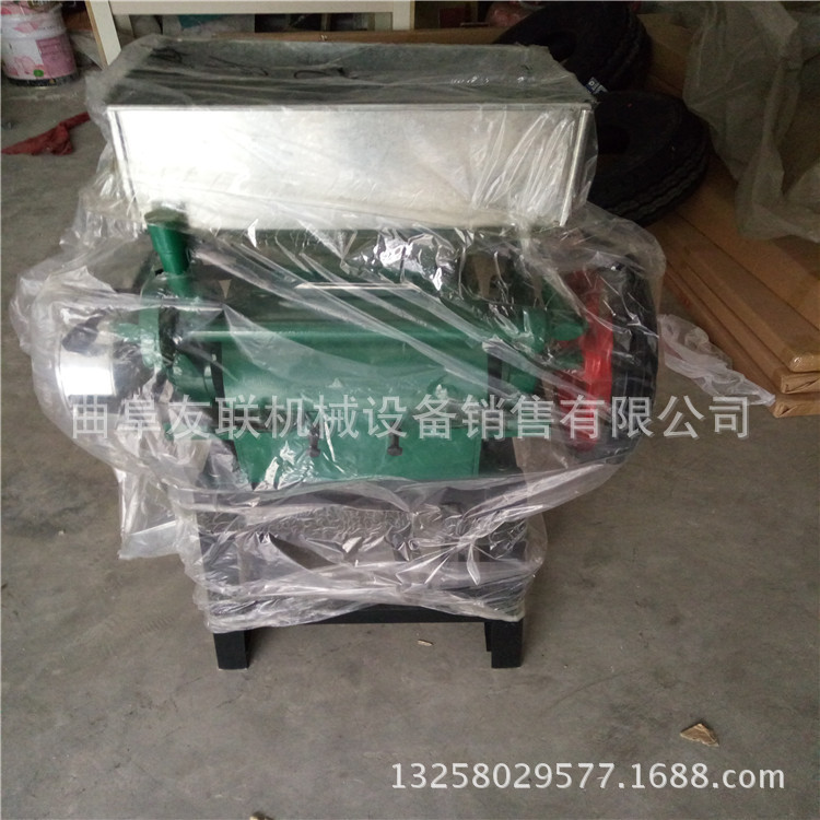 电动五谷杂粮挤扁机 高粱破碎机 拉丝对辊豆扁机厂家