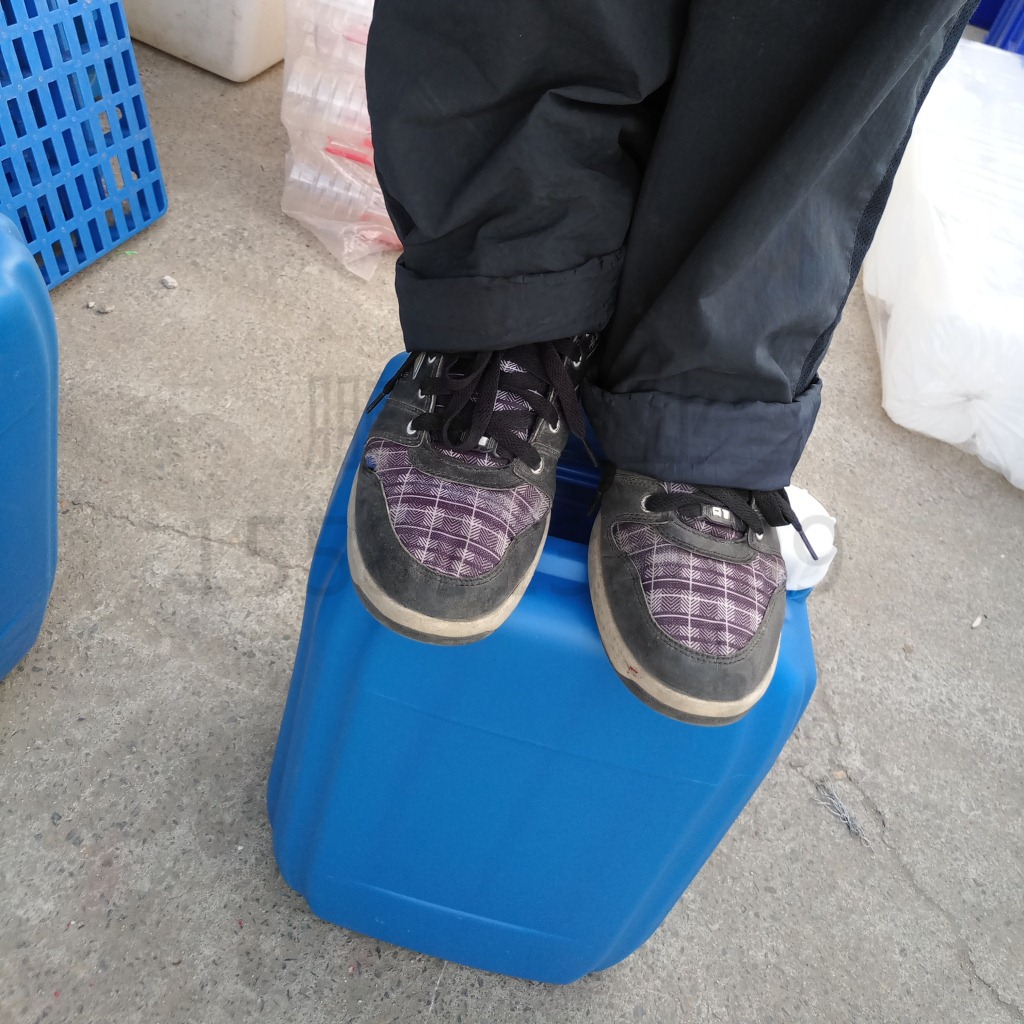 25升化工桶蓝色塑料桶小口桶避光方形桶可手提堆叠物流运输储水