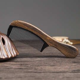 厂家批发精品牛角梳大号角木沉贵宝拼牛角柄梳檀木美发梳按摩梳柄