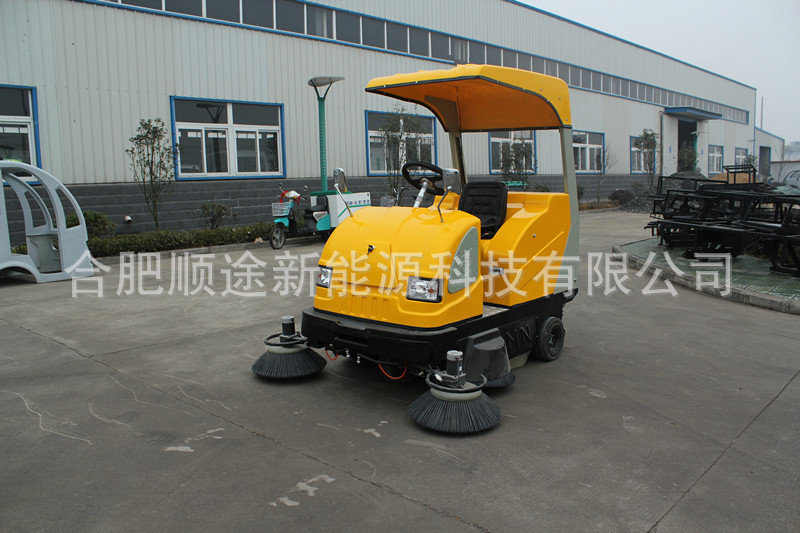 环卫扫地机  吸尘、扫地、喷水自动清洁一体机